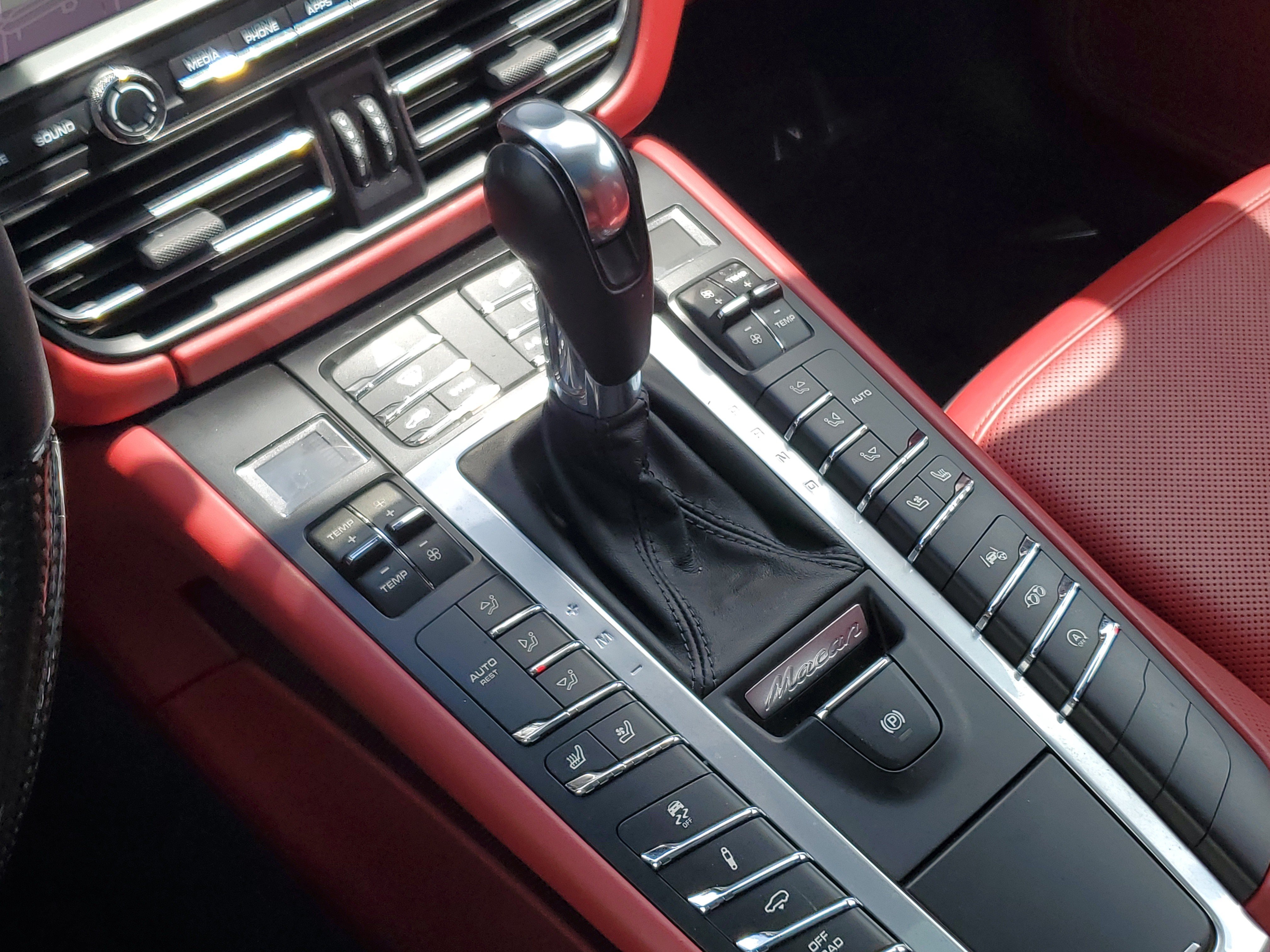 Used 2020 Porsche Macan Turbo AWD/4WD image 29