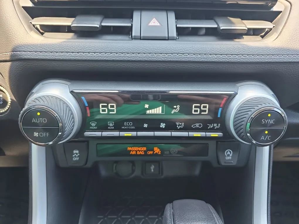 Used 2020 Toyota RAV4 XLE FWD image 31