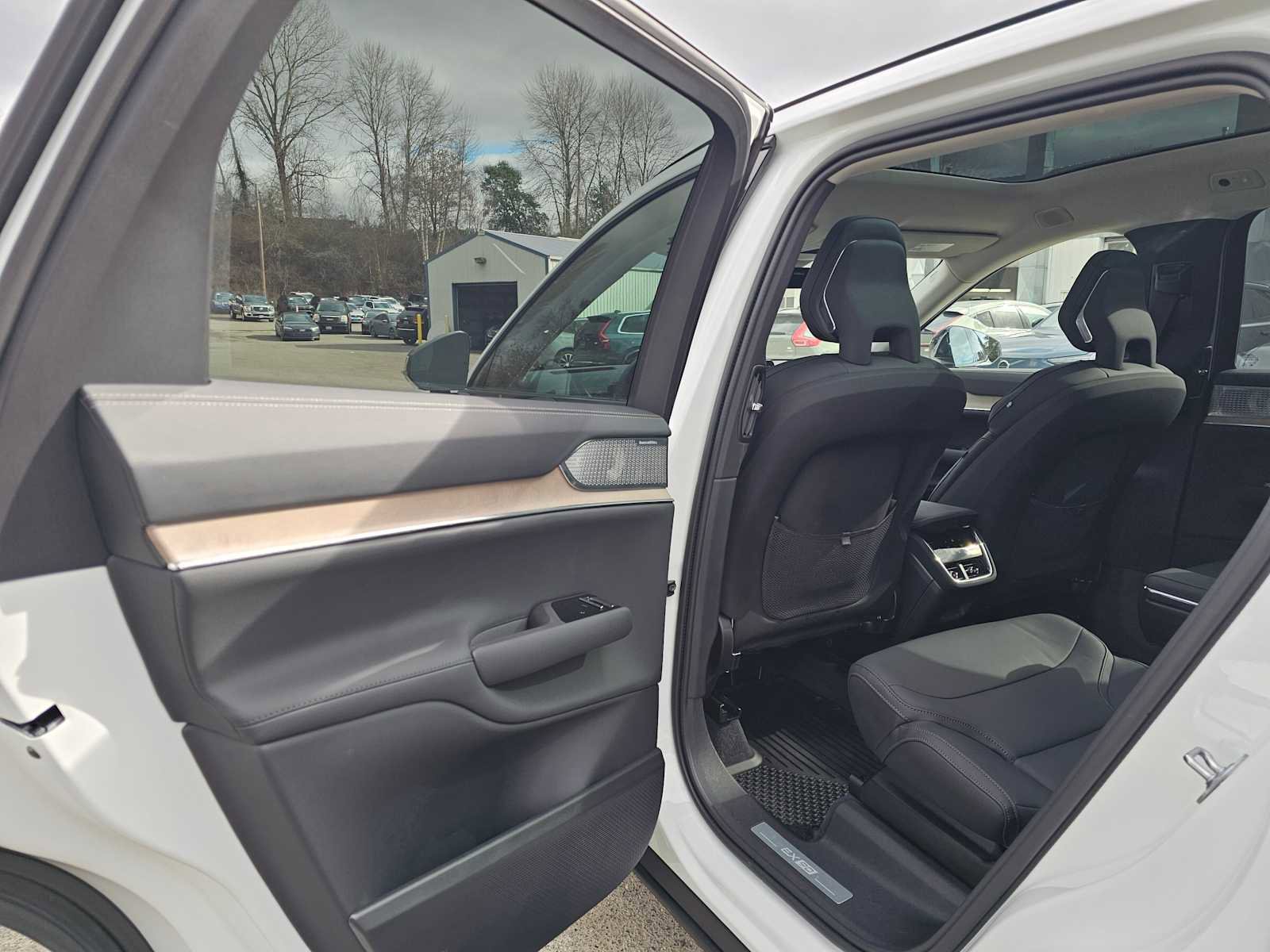 Certified 2025 Volvo EX90 Ultra image 18