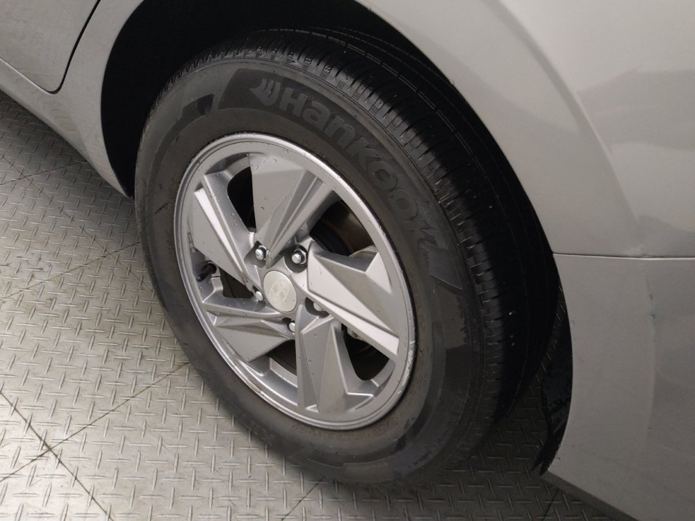 Used 2025 Hyundai Elantra SE FWD image 31