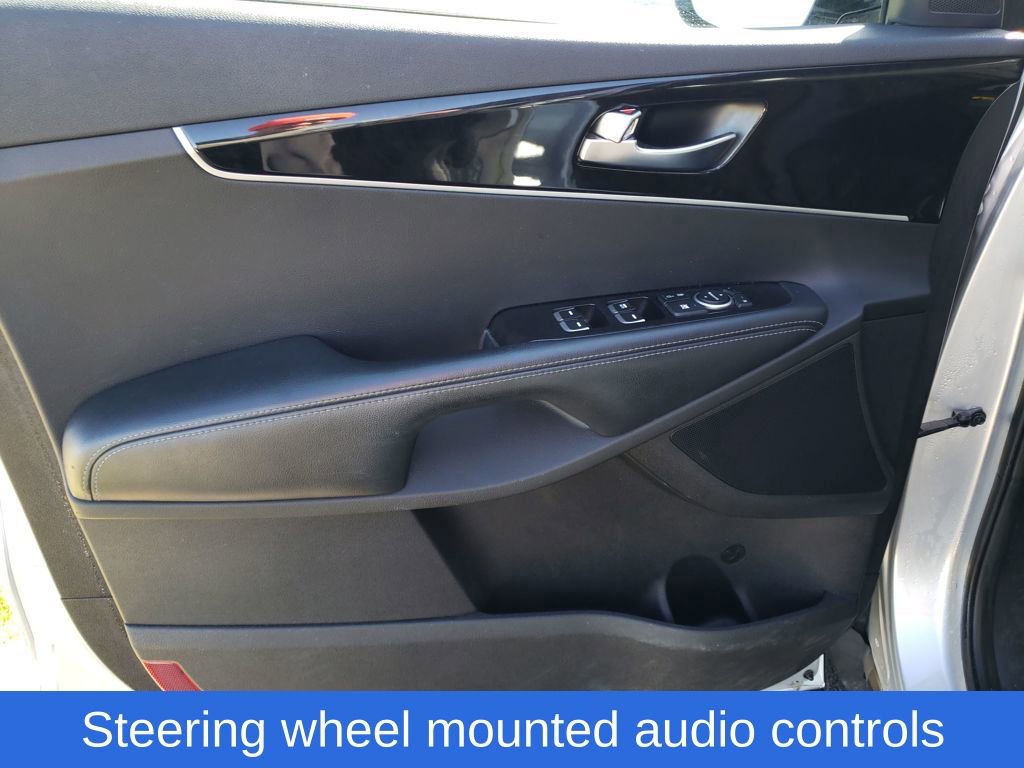 Used 2017 Kia Sorento LX w/ LX Convenience Package image 17