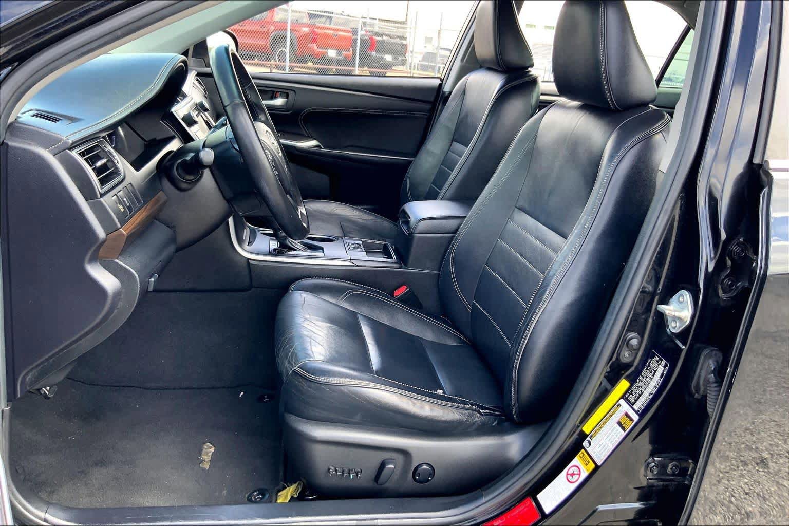Used 2015 Toyota Camry XLE w/ Moonroof Package FWD image 7