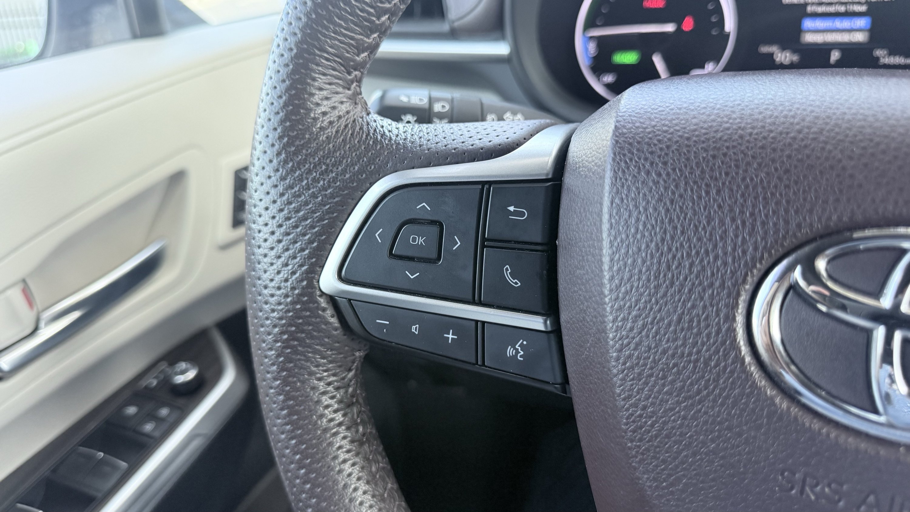 Used 2022 Toyota Sienna Platinum FWD image 64