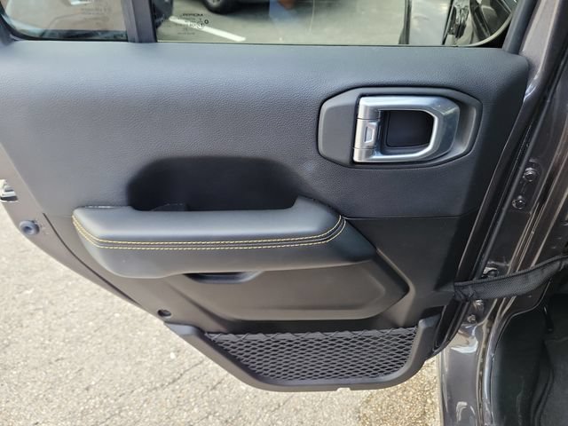 Used 2025 Jeep Wrangler Unlimited Sahara AWD/4WD image 9