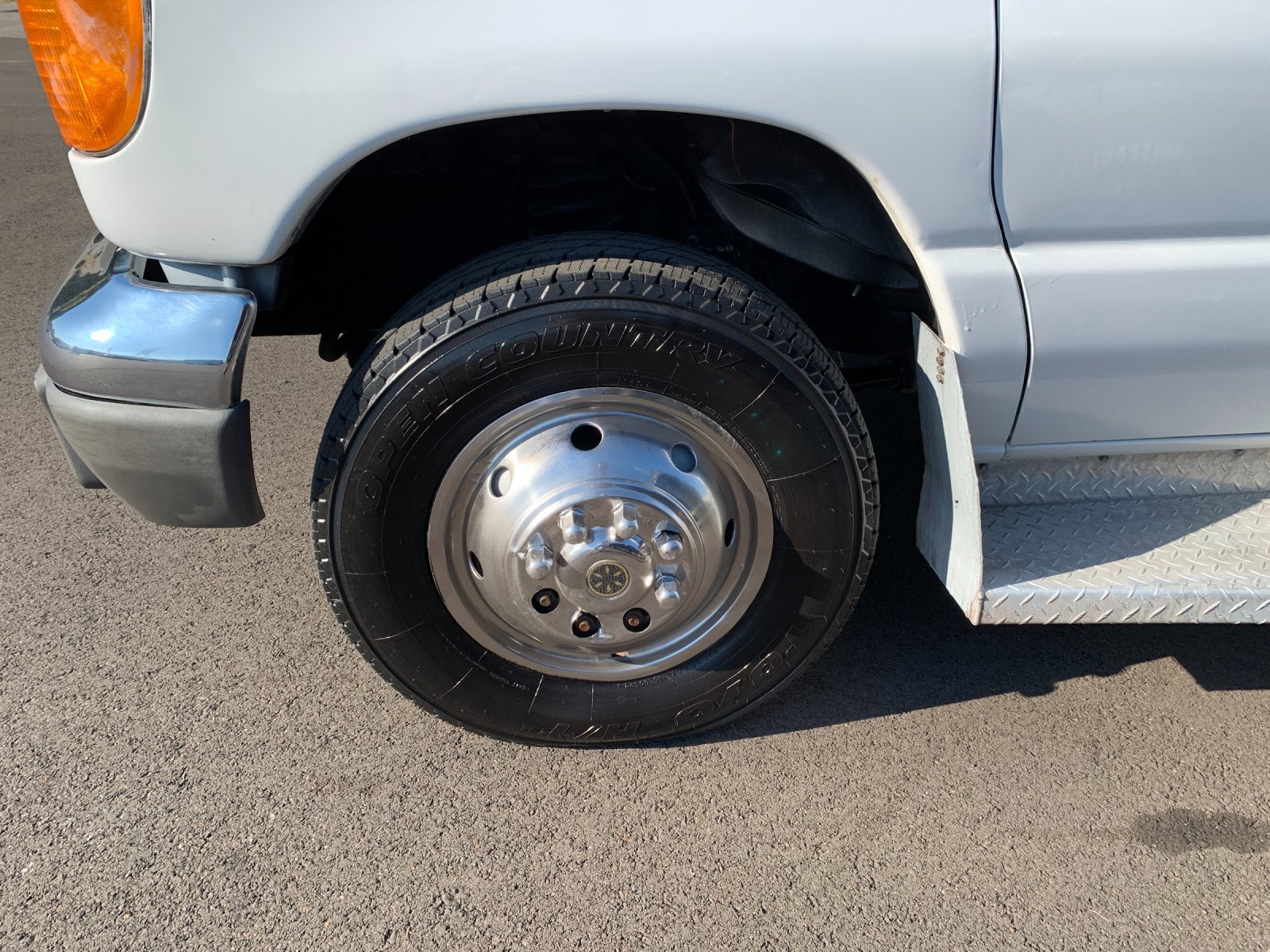 Used 2006 Ford E-350 and Econoline 350 Super Duty RWD image 9