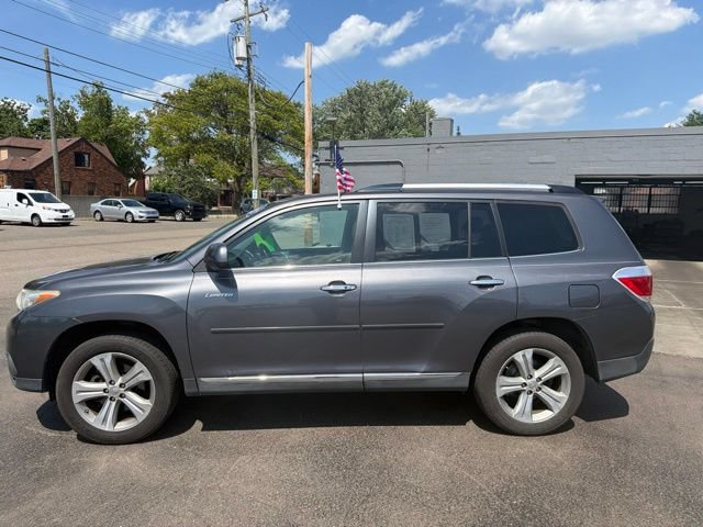 Used 2012 Toyota Highlander Limited w/ Tow Pkg AWD/4WD image 4
