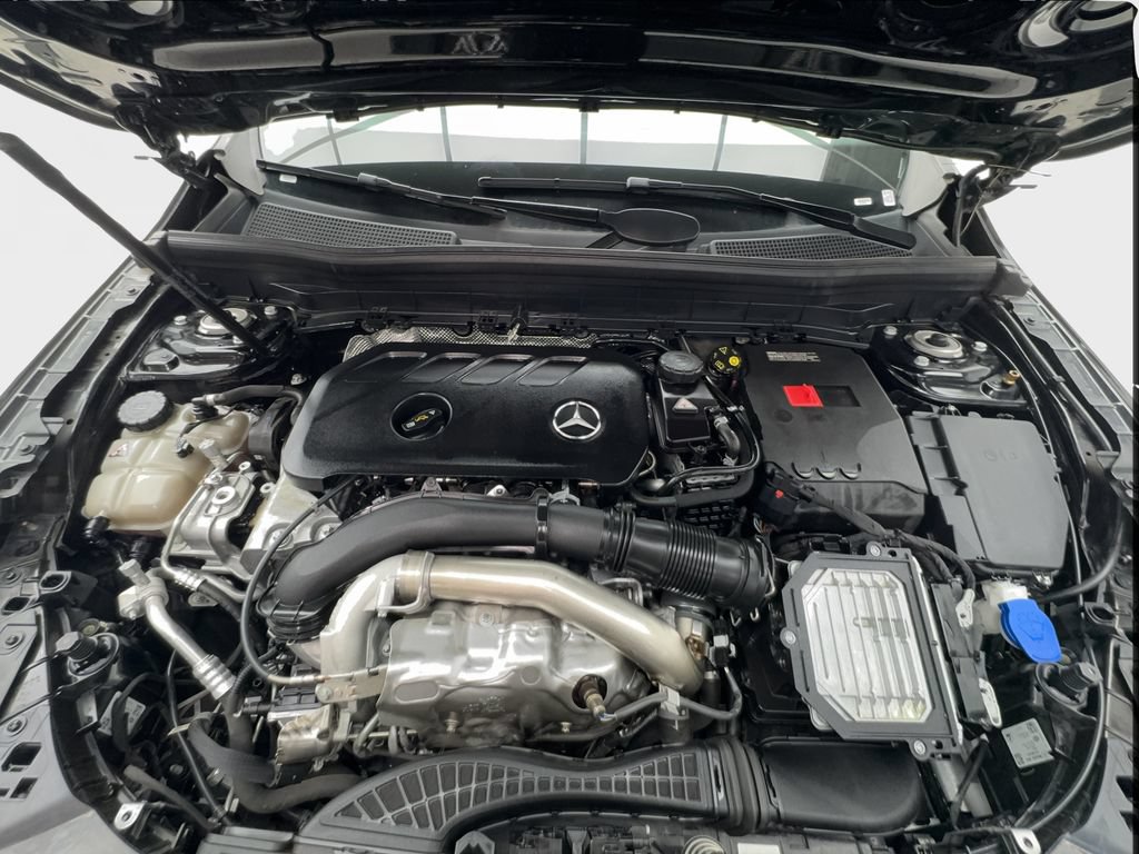 Used 2025 Mercedes-Benz GLB 250 4MATIC image 17