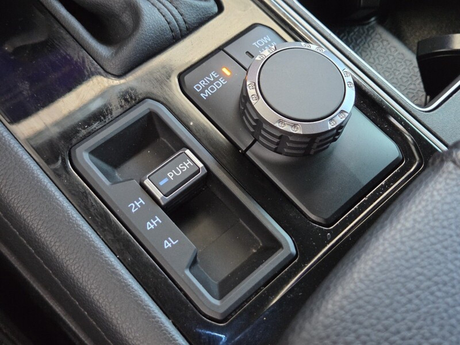 Used 2024 Toyota Tundra Limited AWD/4WD image 33