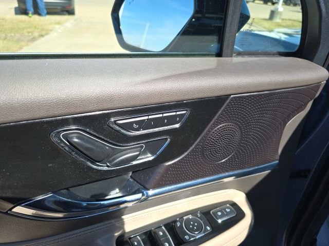 Used 2023 Lincoln Corsair Reserve image 13