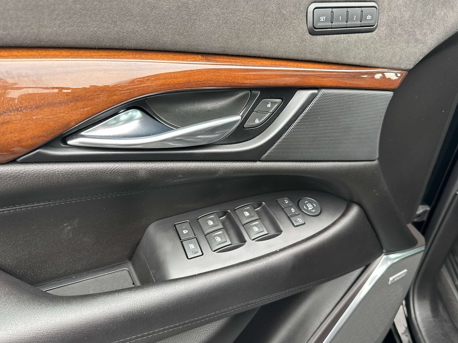 Used 2019 Cadillac Escalade Luxury AWD/4WD image 24
