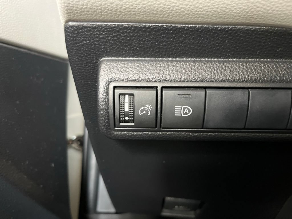 Used 2021 Toyota Corolla LE w/ Carpet Mat Package (TMS) FWD image 13