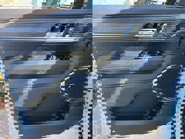 Used 2023 Jeep Wagoneer L Series II image 17