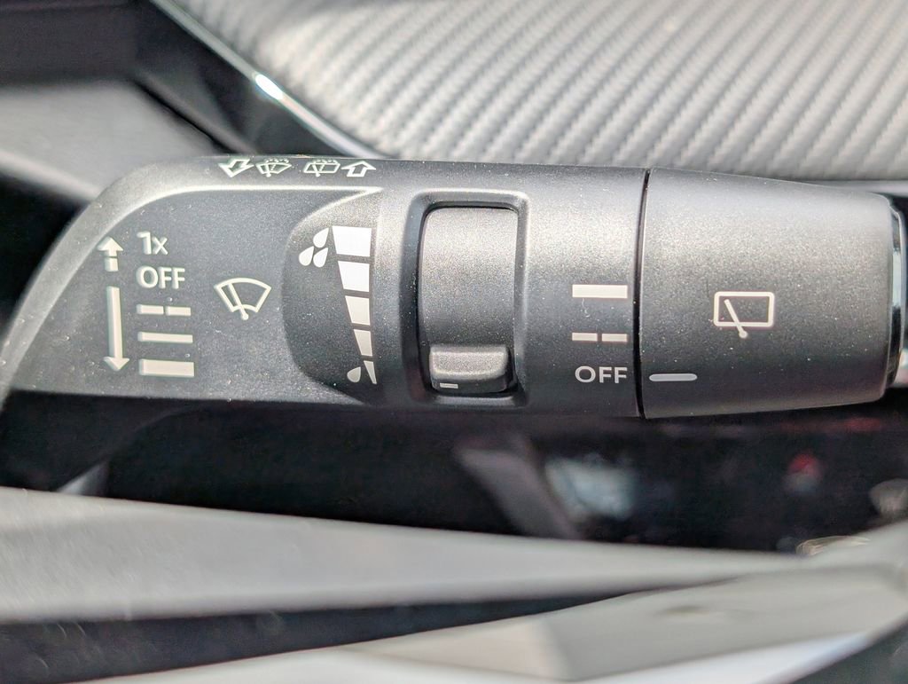 New 2026 Nissan Kicks SR image 25