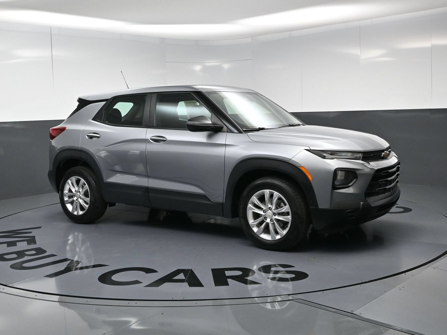 Used 2023 Chevrolet TrailBlazer LS FWD image 2