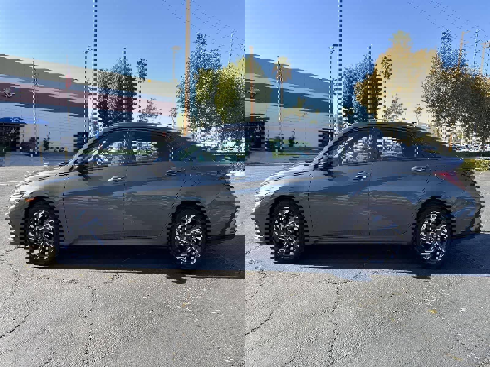 Certified 2025 Hyundai Elantra Sport w/ Cargo Package image 5
