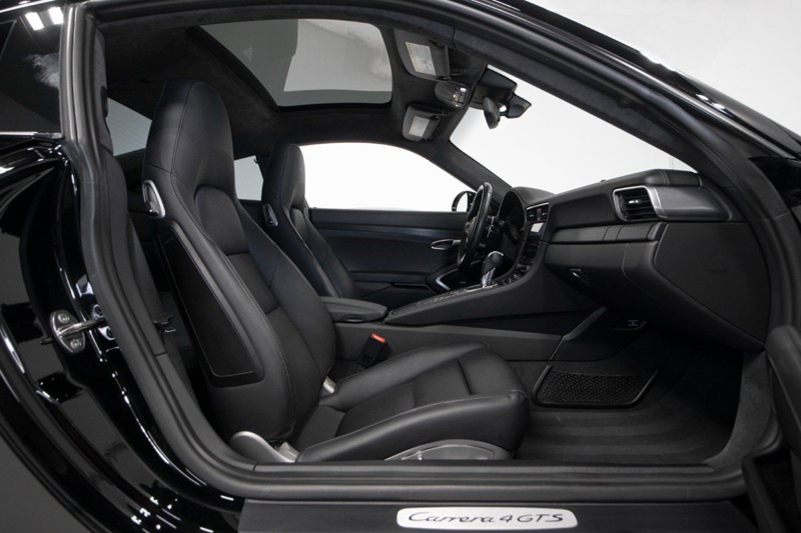 Used 2018 Porsche 911 Carrera 4 GTS image 46