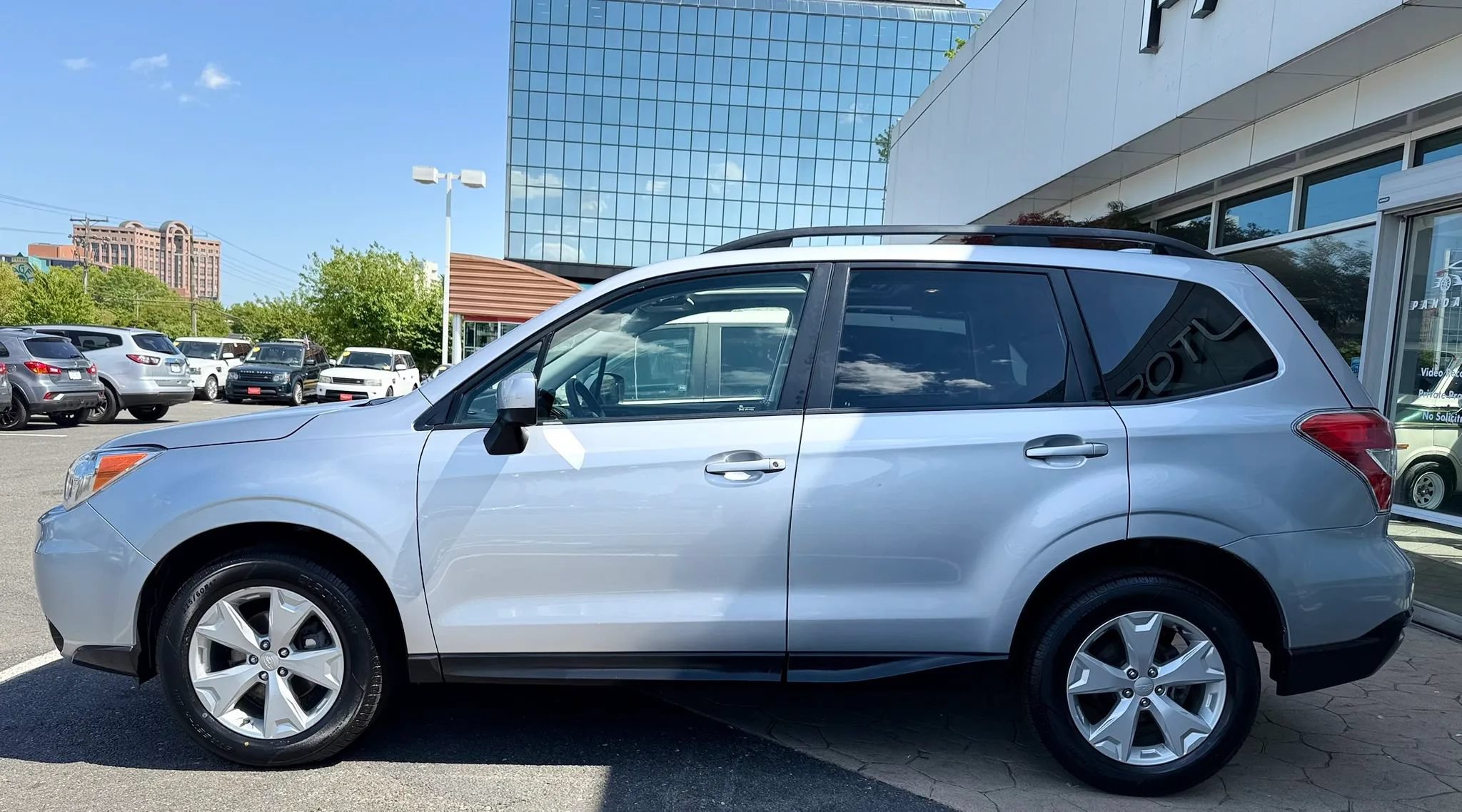 Used 2016 Subaru Forester 2.5i Premium AWD/4WD image 4