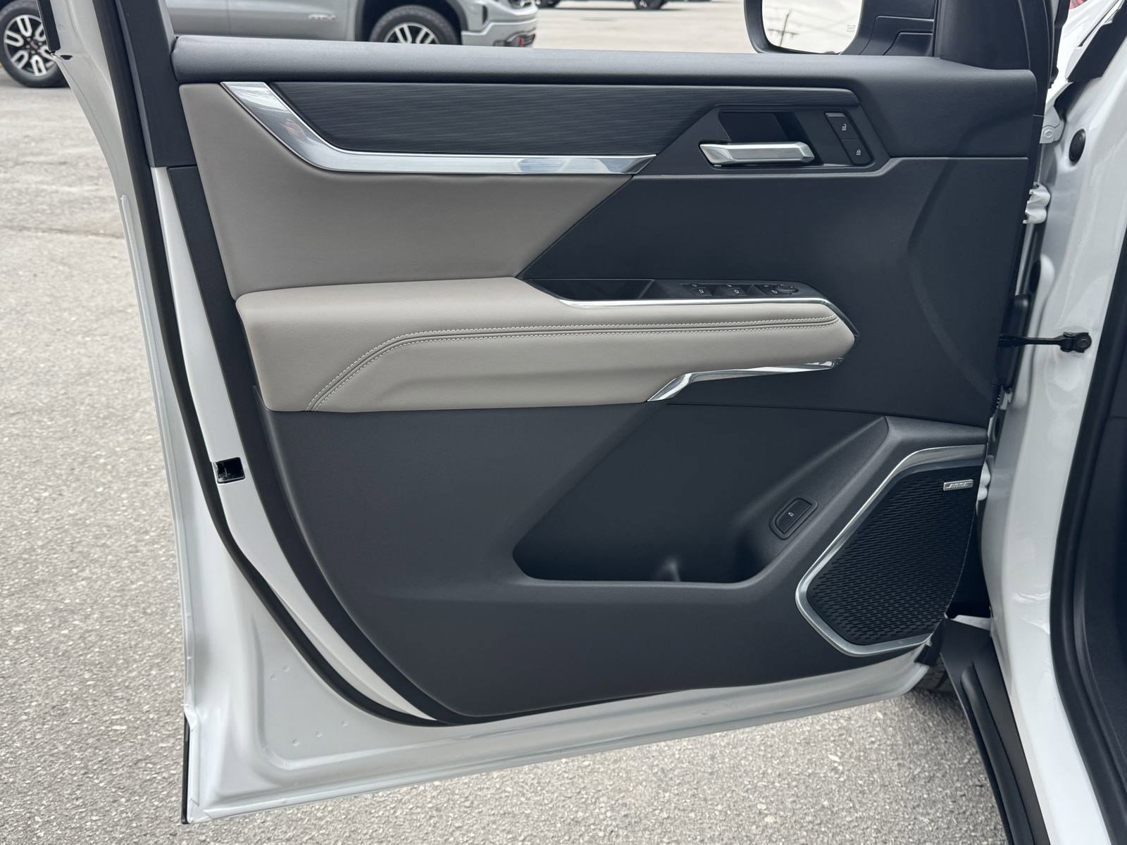 New 2025 GMC Acadia Elevation image 12