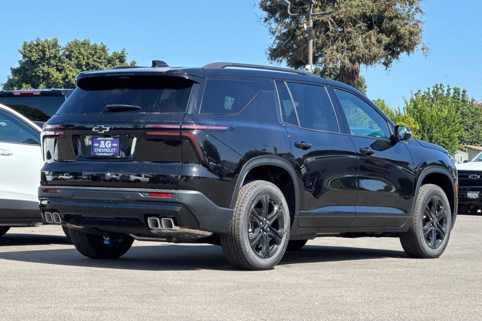 New 2027 Chevrolet Traverse LT w/ Midnight/Sport Edition FWD image 6