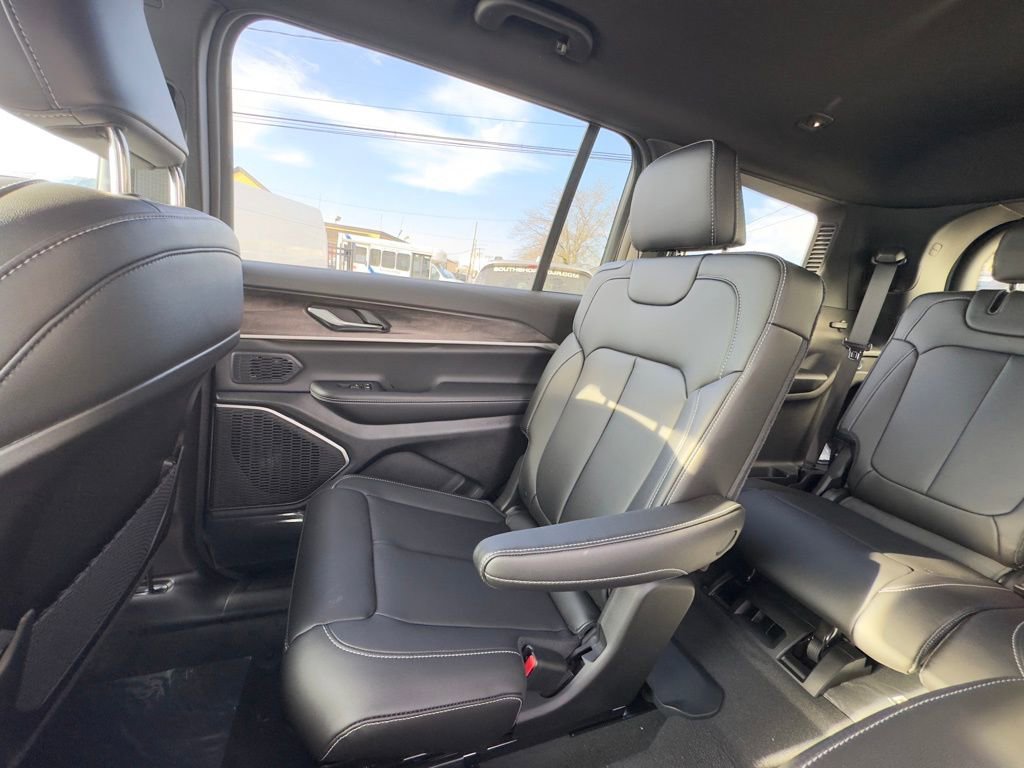 New 2026 Jeep Grand Cherokee L Limited w/ Limited Altitude Package image 16