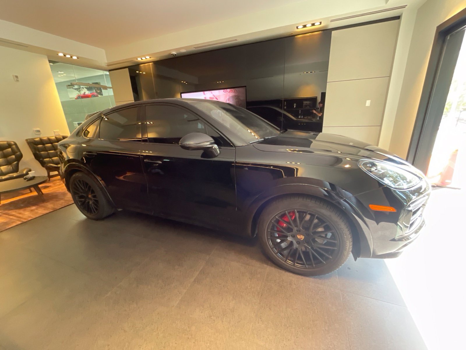 Used 2022 Porsche Cayenne GTS w/ Premium Package Plus AWD/4WD image 4
