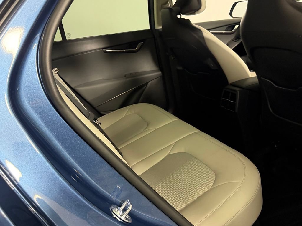 Used 2024 Kia Niro EX Touring FWD image 29