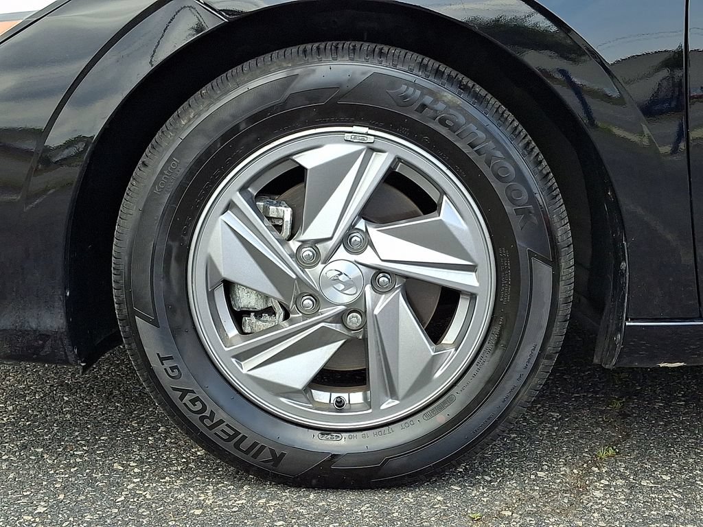 Certified 2025 Hyundai Elantra SE w/ Cargo Package FWD image 8