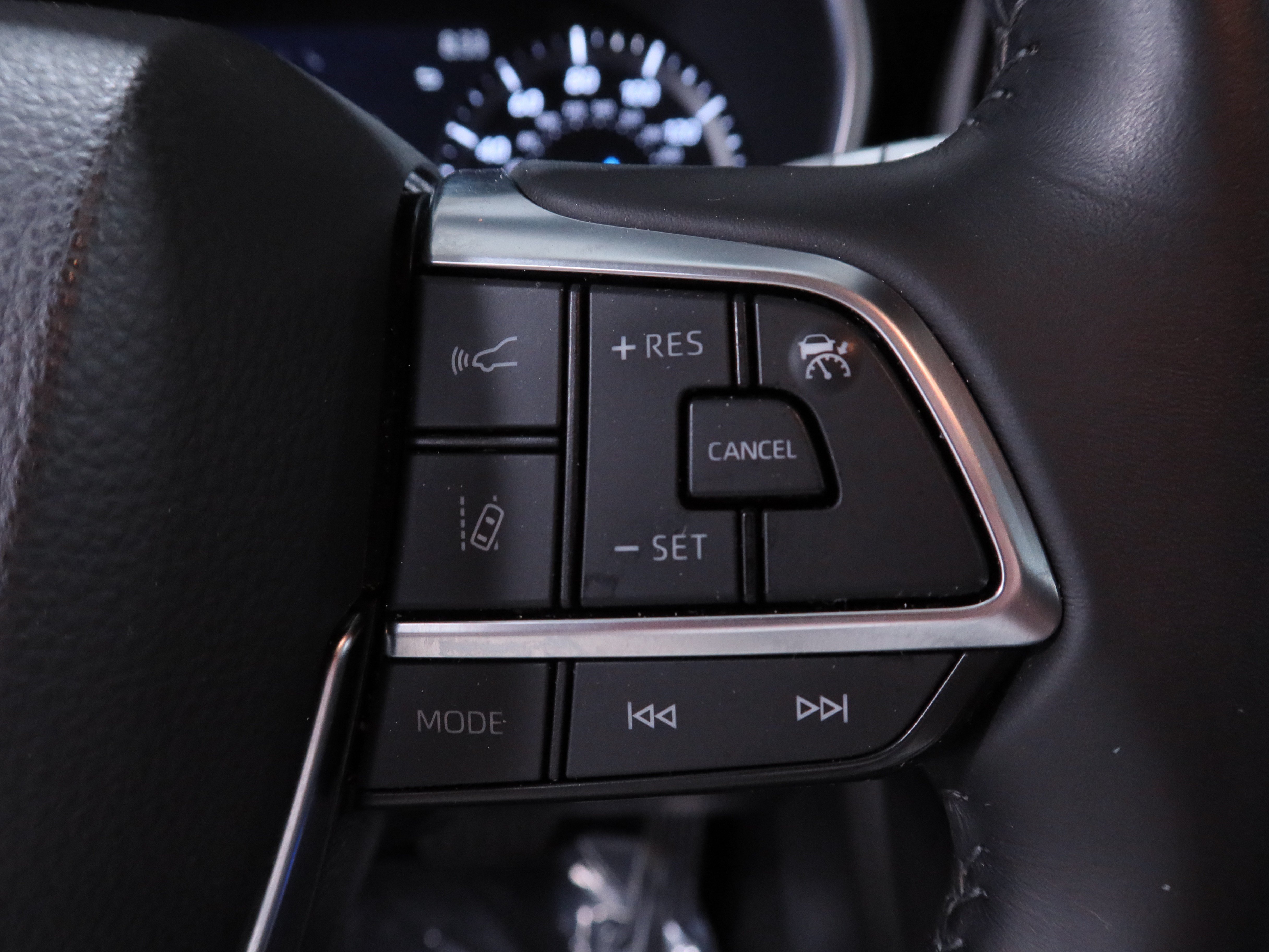 Used 2021 Toyota Highlander XLE FWD image 25