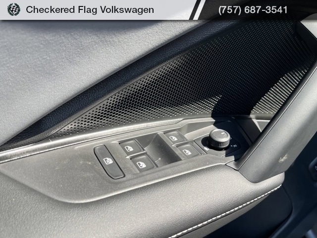 New 2025 Volkswagen Tiguan SE image 26