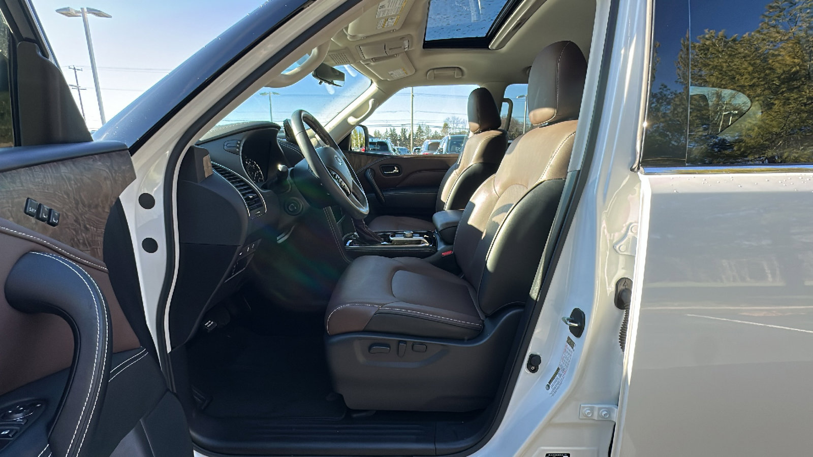 Certified 2024 INFINITI QX80 Premium Select w/ Cargo Package image 12