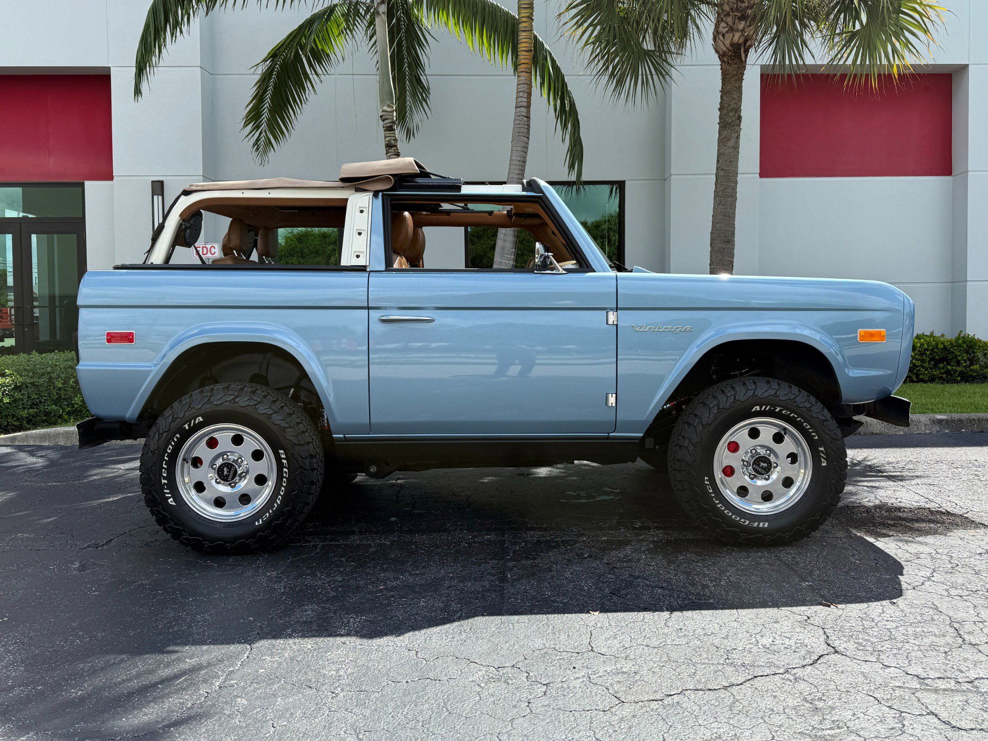 Used 2023 Ford Bronco Black Diamond image 3