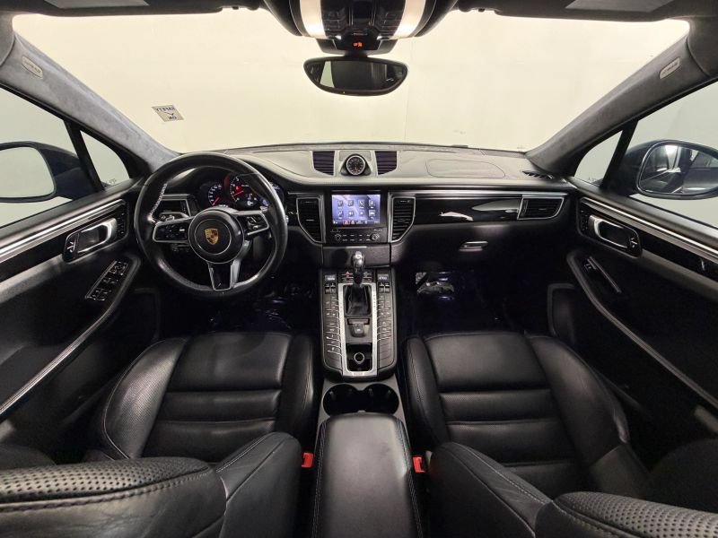 Used 2018 Porsche Macan Turbo AWD/4WD image 9