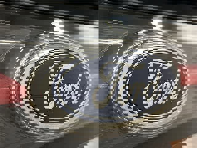 Used 2018 Ford Edge SEL image 26