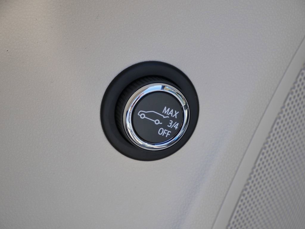 Used 2022 Buick Envision Avenir w/ Technology Package II AWD/4WD image 37