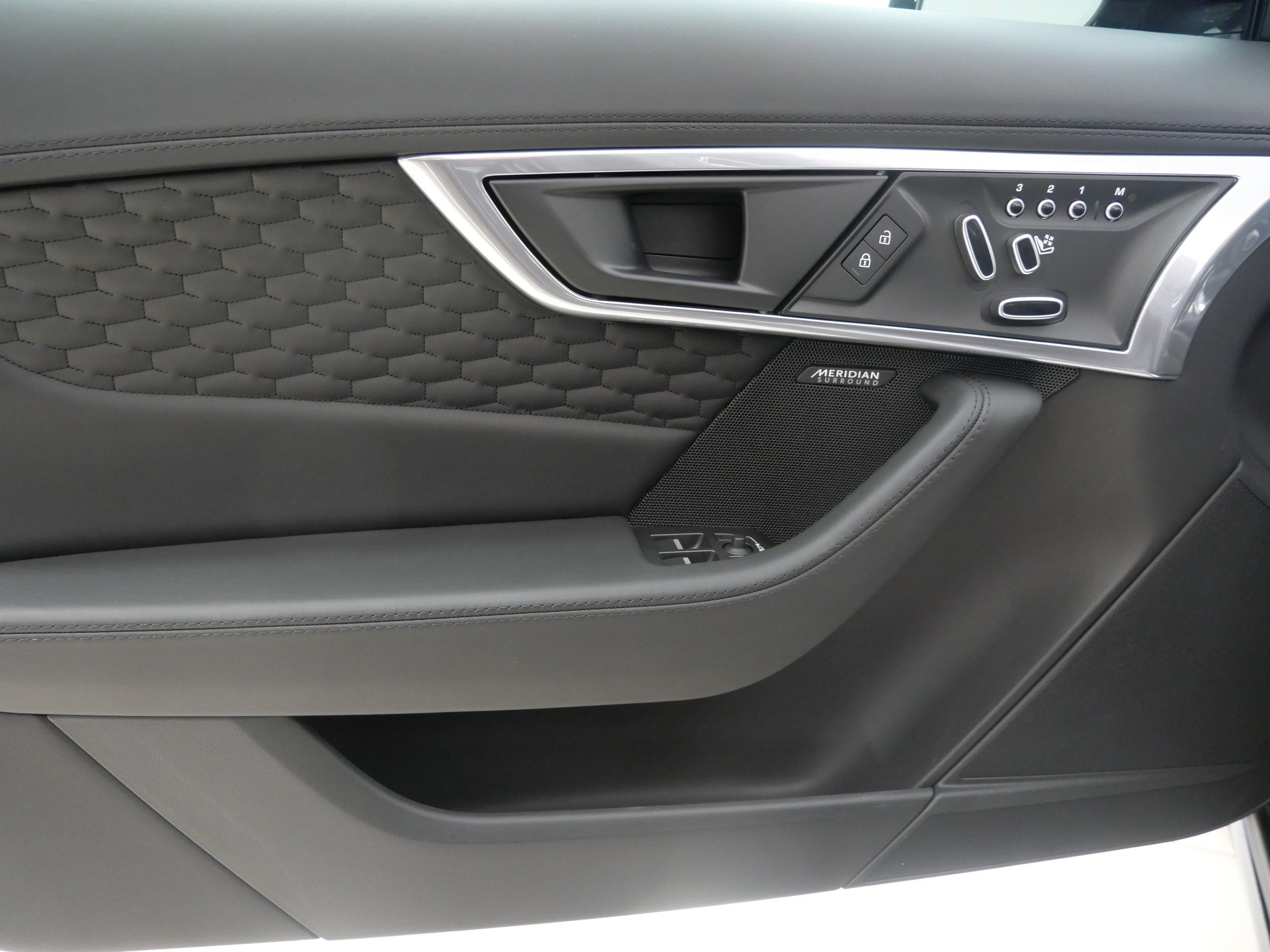 New 2024 Jaguar F-TYPE R-Dynamic image 5