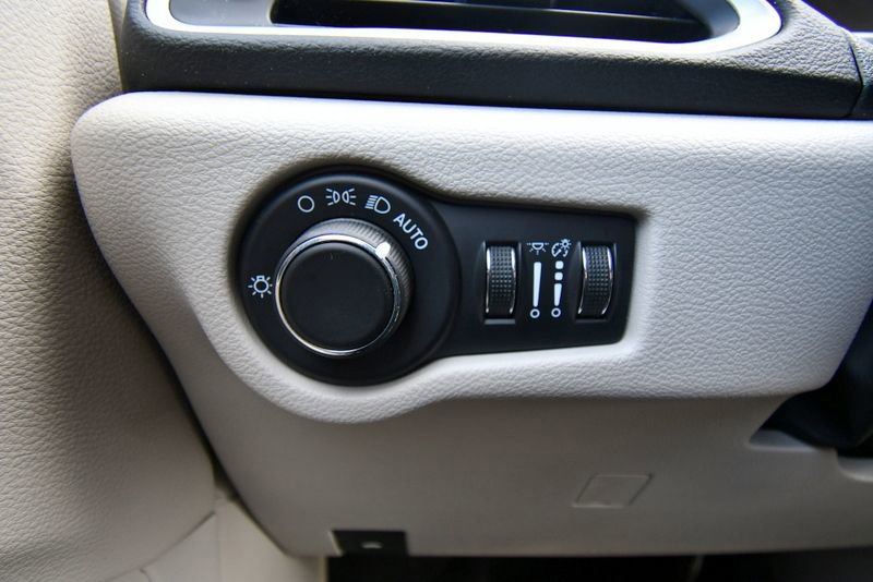 Used 2024 Chrysler Voyager LX FWD image 19