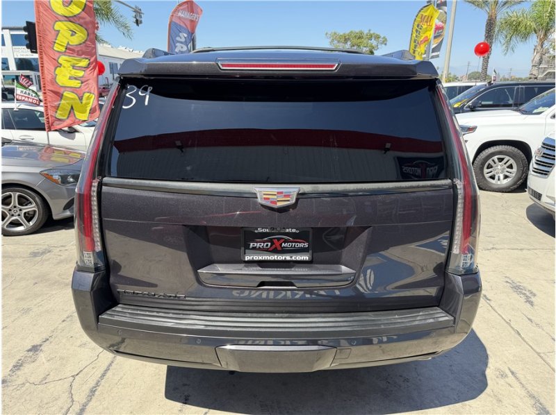 Used 2018 Cadillac Escalade Premium Luxury AWD/4WD image 14