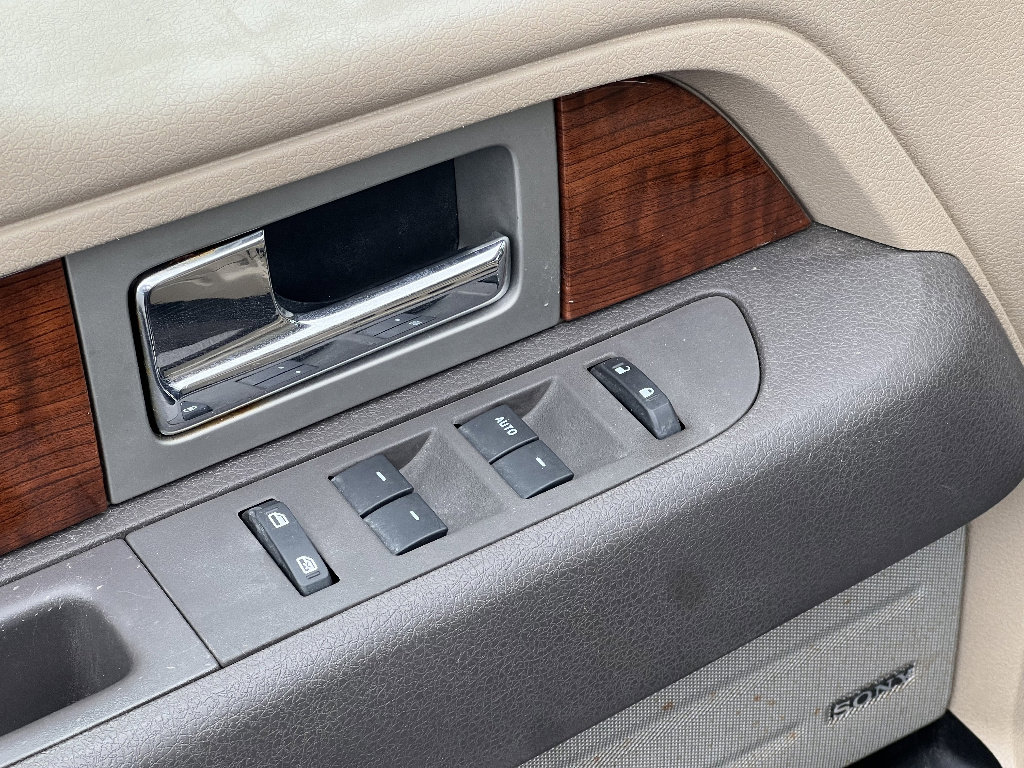 Used 2010 Ford F150 Lariat image 26