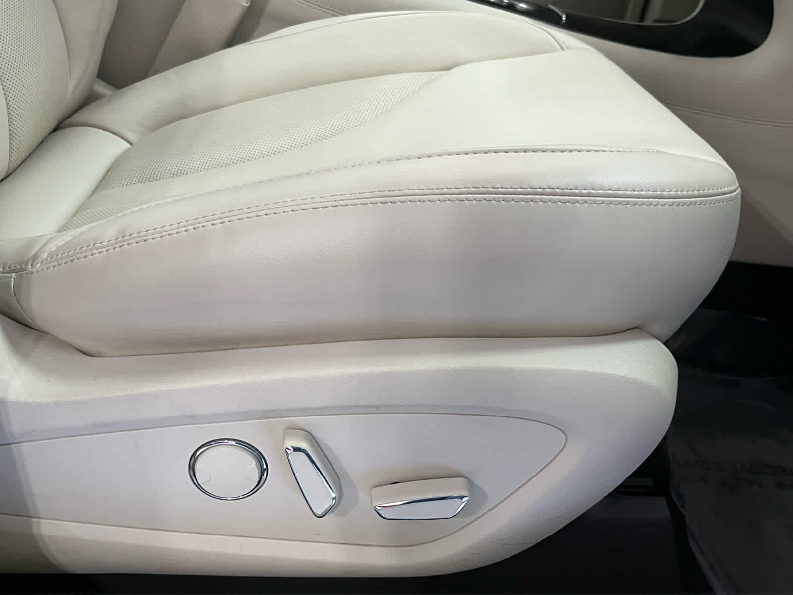 Used 2016 Lincoln MKC Select w/ Select Plus Package AWD/4WD image 43