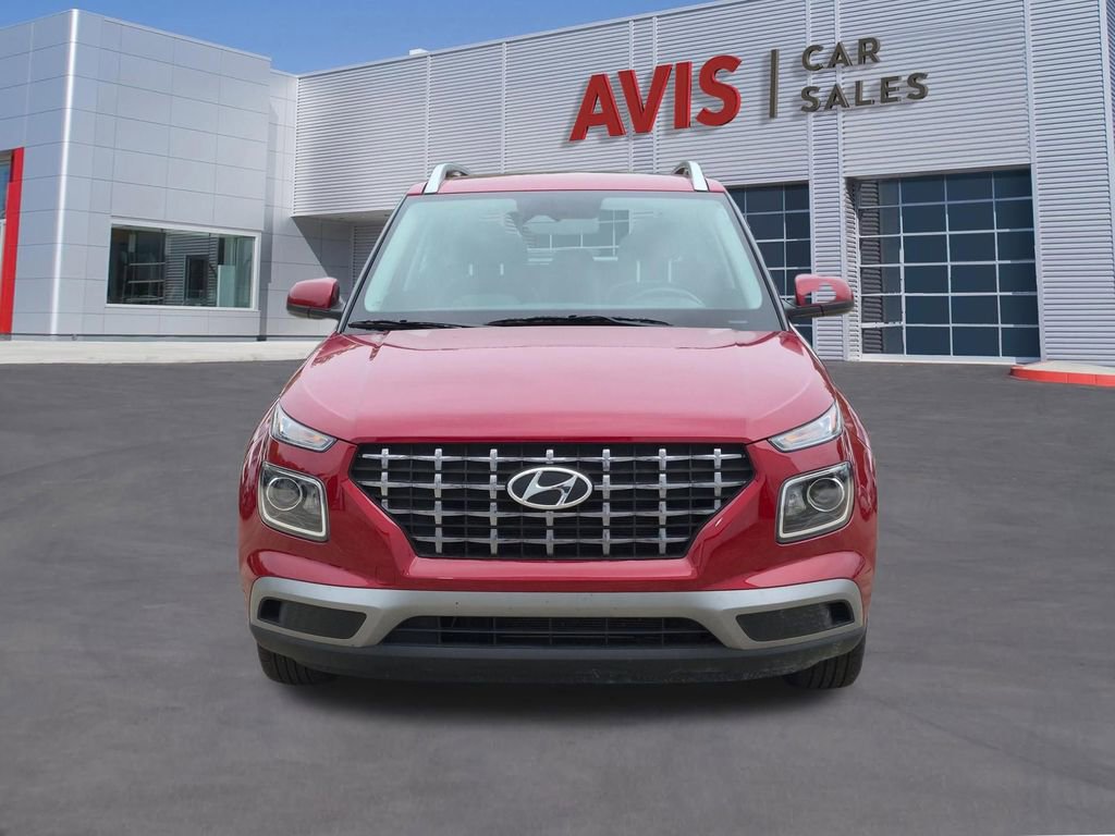 Used 2025 Hyundai Venue SEL FWD image 2