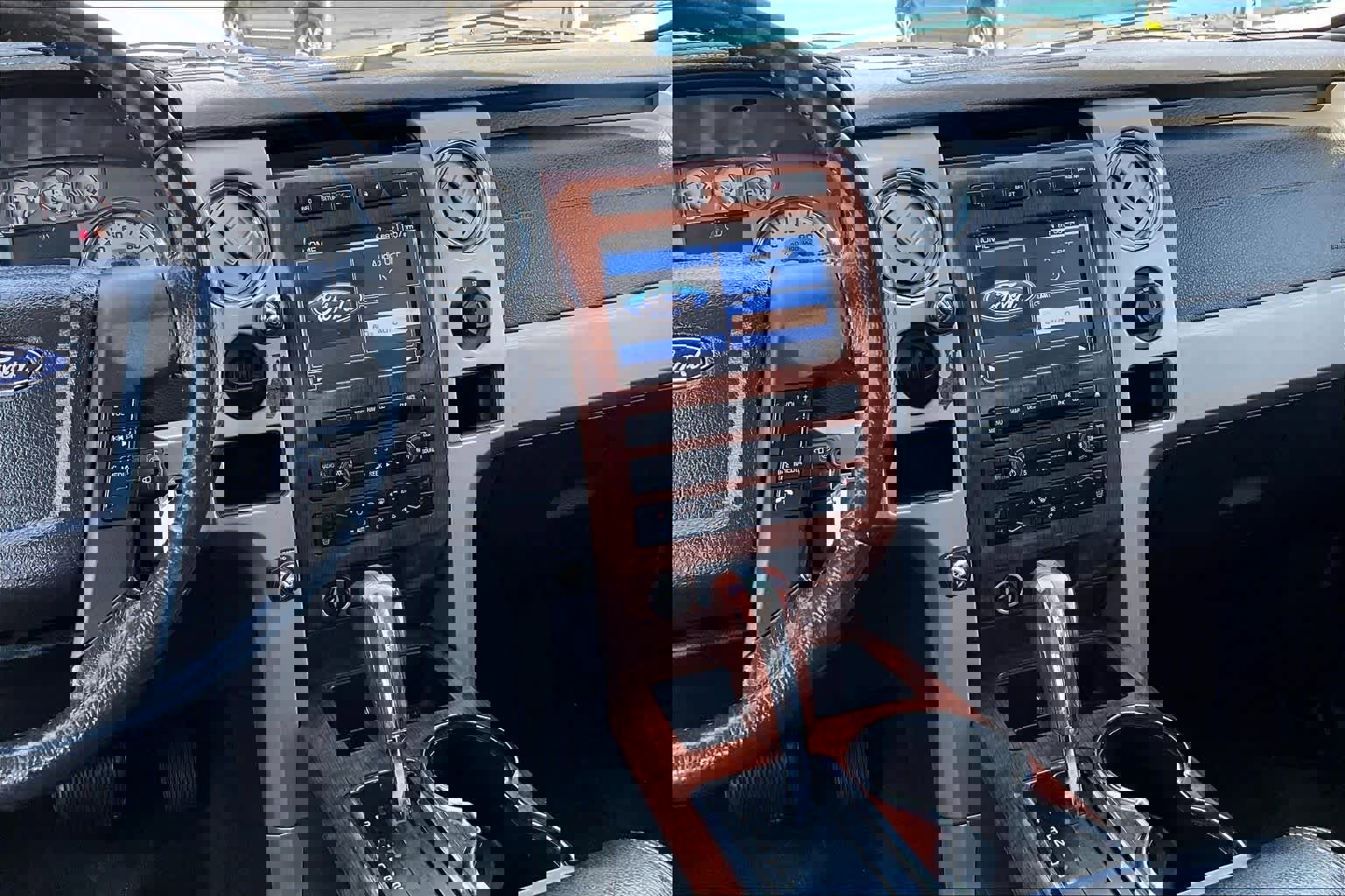 Used 2010 Ford F150 Lariat image 6