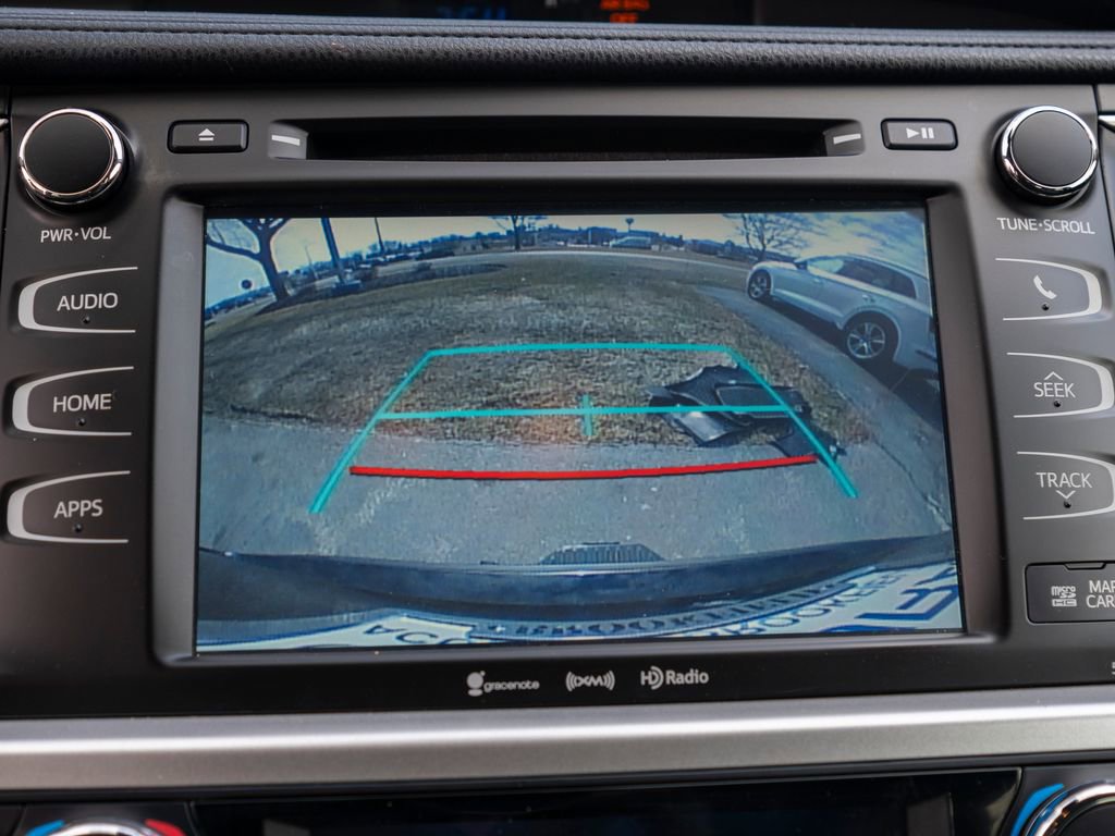 Used 2017 Toyota Highlander SE image 33