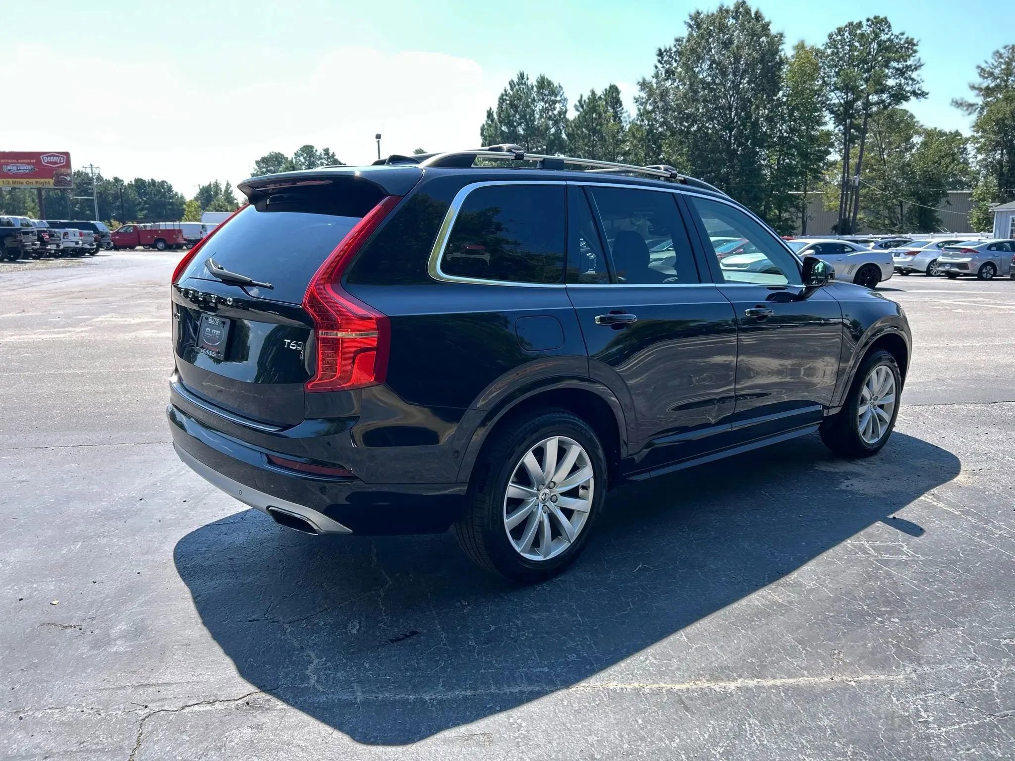 Used 2016 Volvo XC90 T6 Momentum w/ Momentum Plus Package AWD/4WD image 7