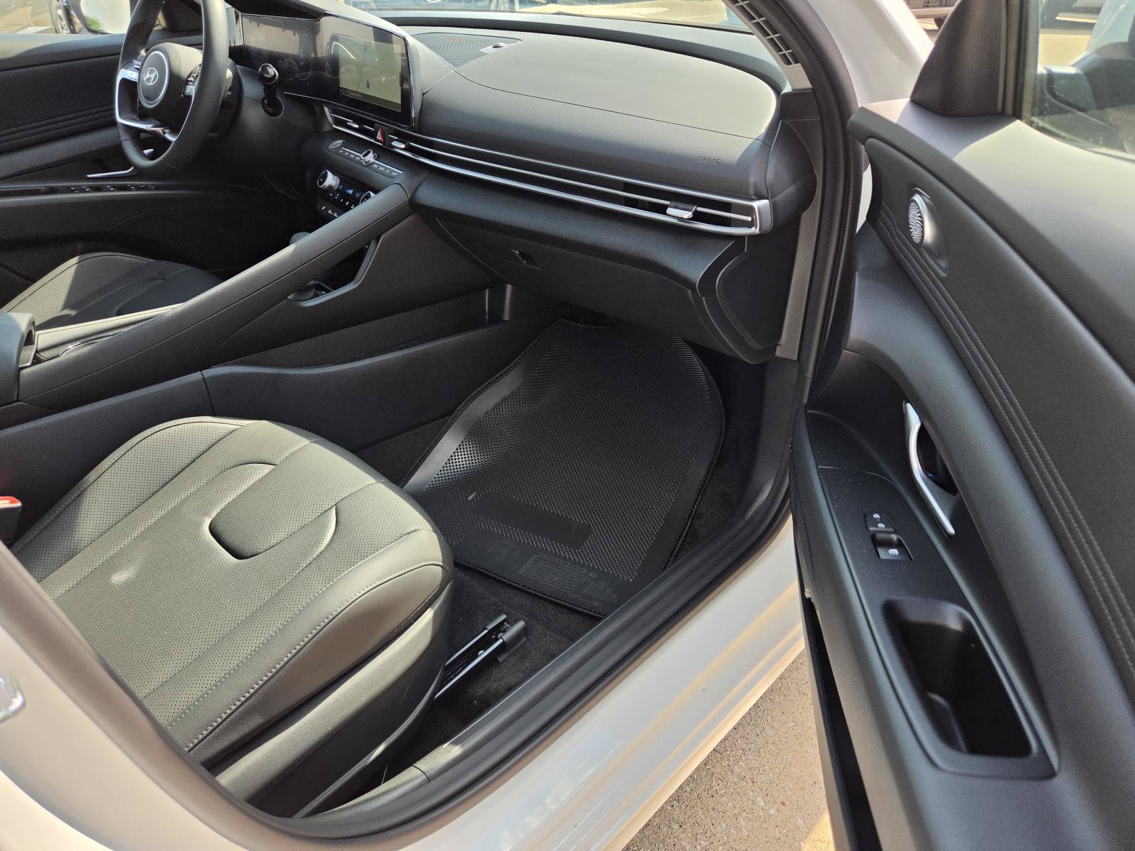 New 2026 Hyundai Elantra Limited FWD image 7