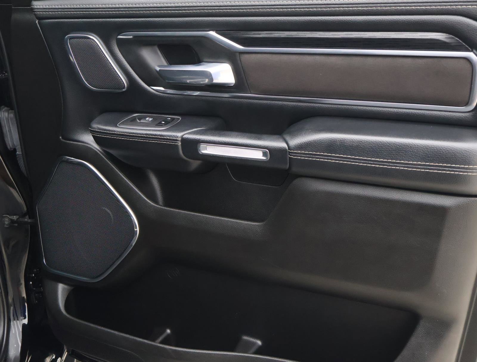 Used 2024 RAM 1500 Laramie image 17