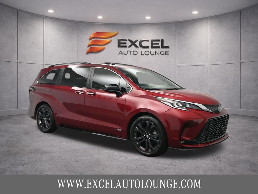 Used 2021 Toyota Sienna XSE image 8