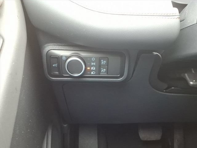 Used 2025 Ford Explorer Active AWD/4WD image 19