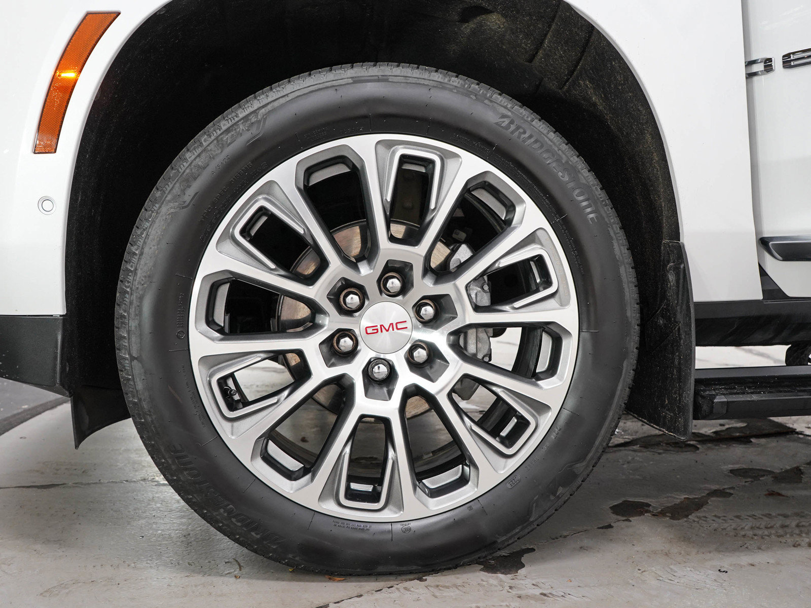 Used 2025 GMC Yukon Denali w/ Sun & Power Step Package AWD/4WD image 31
