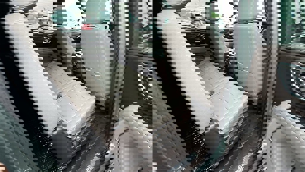 Certified 2023 Chevrolet Suburban LT w/ Luxury Package image 20