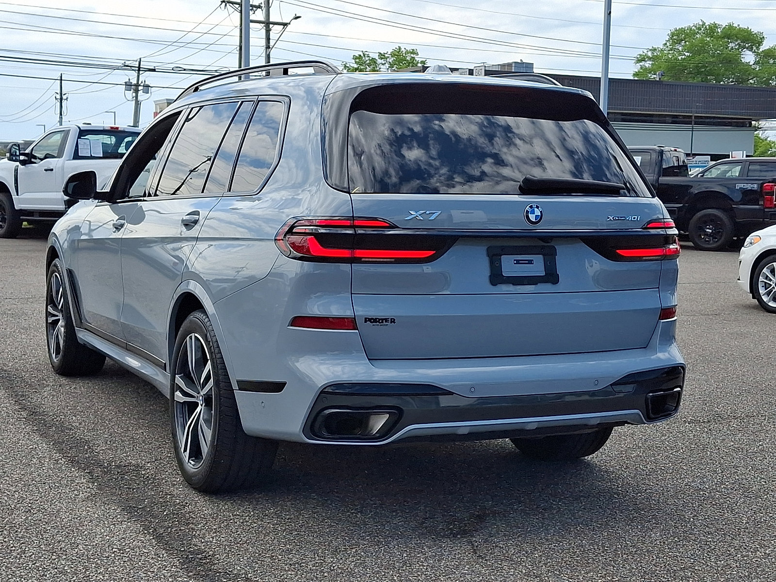 Used 2025 BMW X7 xDrive40i w/ M Sport Package AWD/4WD image 8